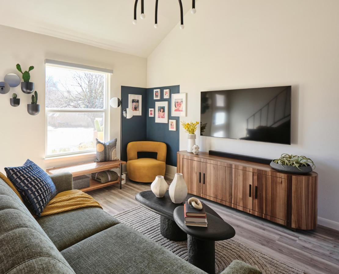 Apartament Midcentury Couples Designer Loft - Casa Tuya Austin Zewnętrze zdjęcie