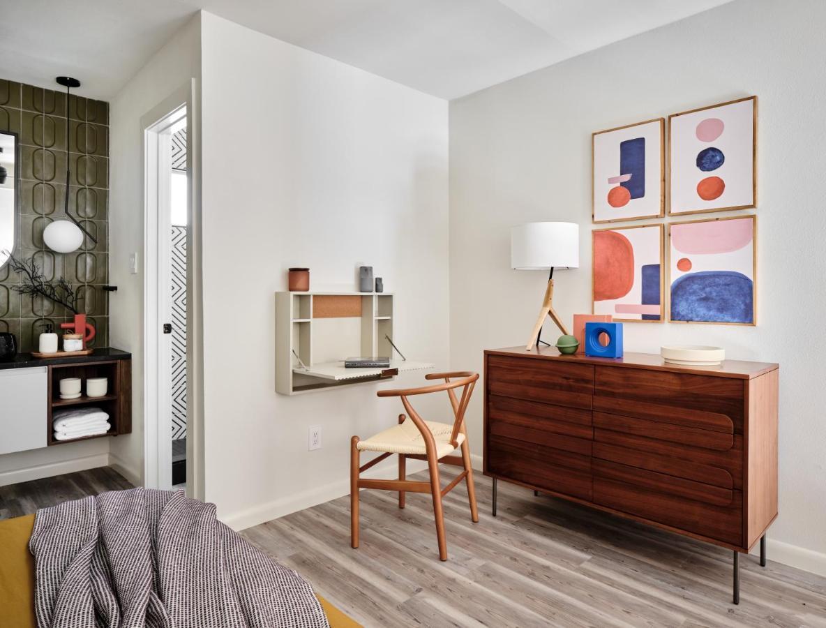 Apartament Midcentury Couples Designer Loft - Casa Tuya Austin Zewnętrze zdjęcie