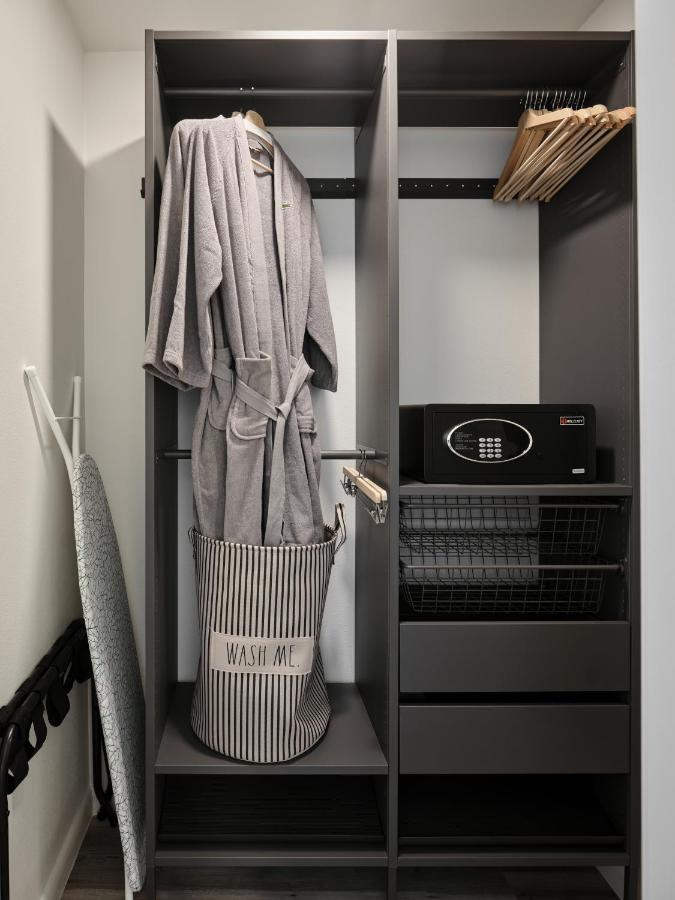 Apartament Midcentury Couples Designer Loft - Casa Tuya Austin Zewnętrze zdjęcie